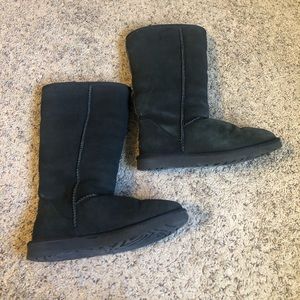 Black classic Ugg boots